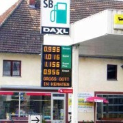 Tankstellenpreisanzeige mit Laufschrift